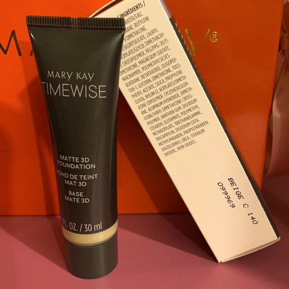 TimeWise® Matte 3D Foundation Beige C 140